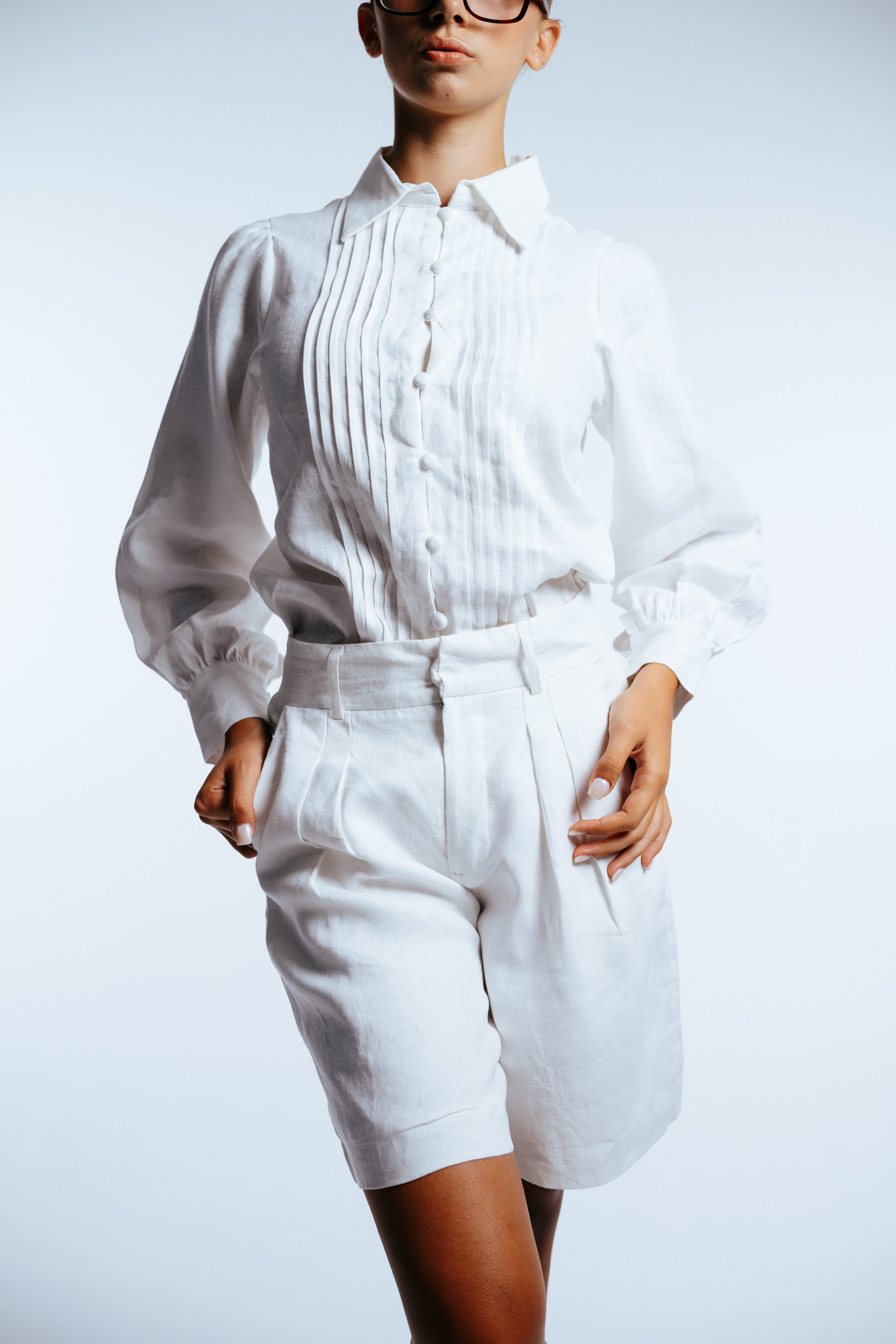 Blanc pleated linen shorts