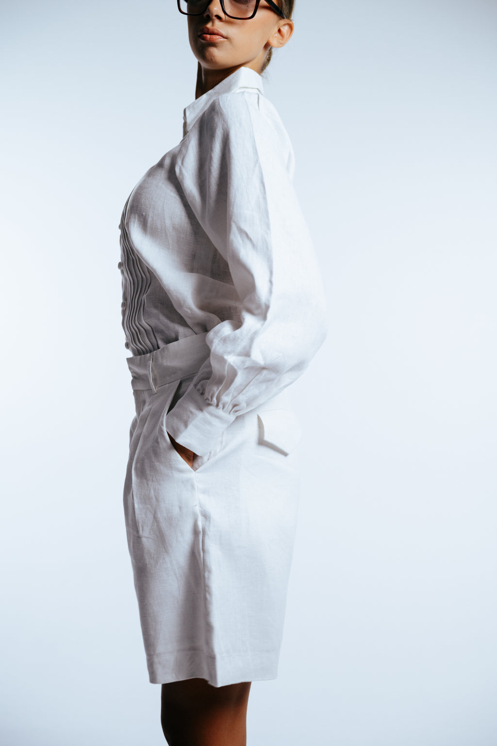 Blanc pleated linen shorts