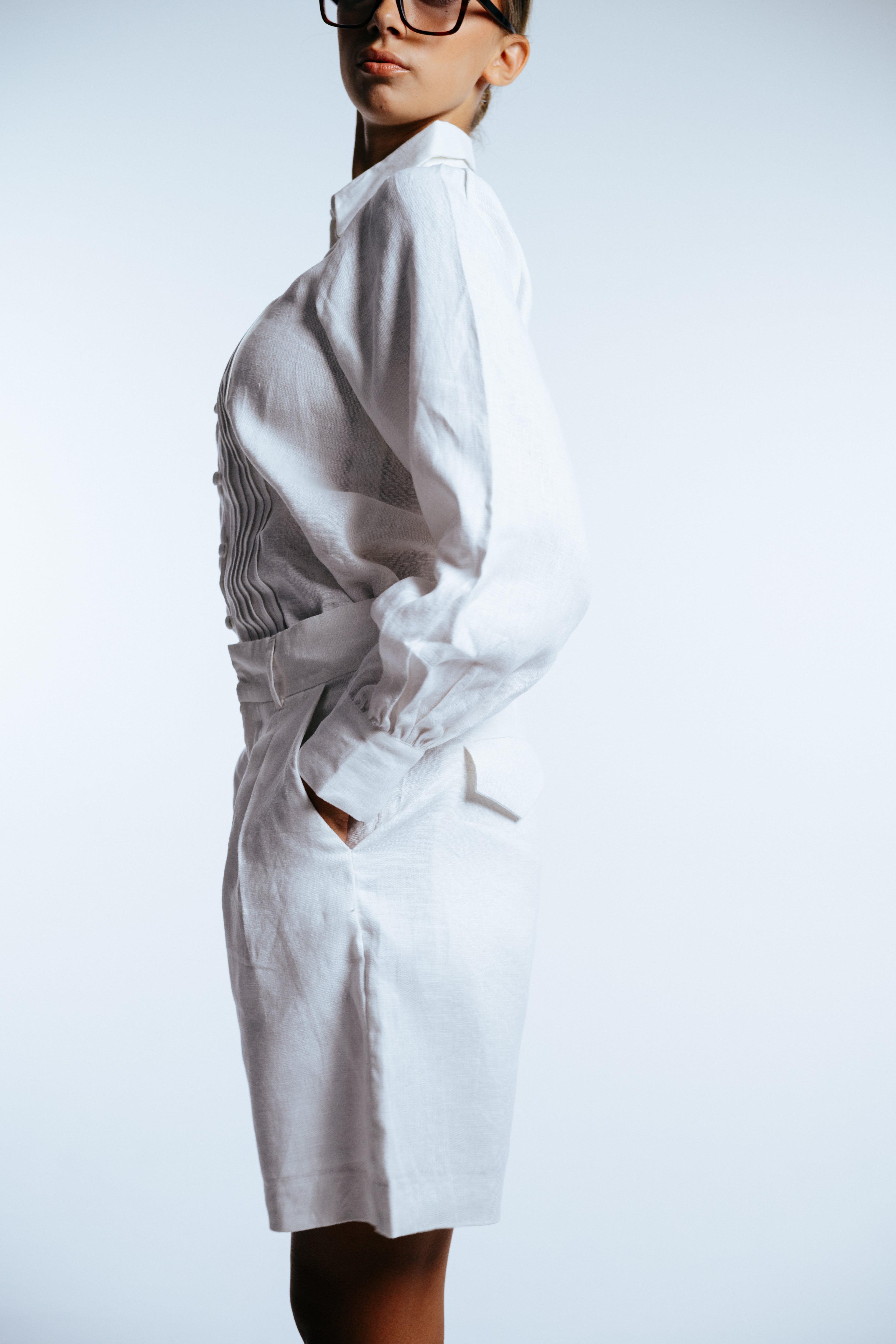 Blanc pleated linen shorts